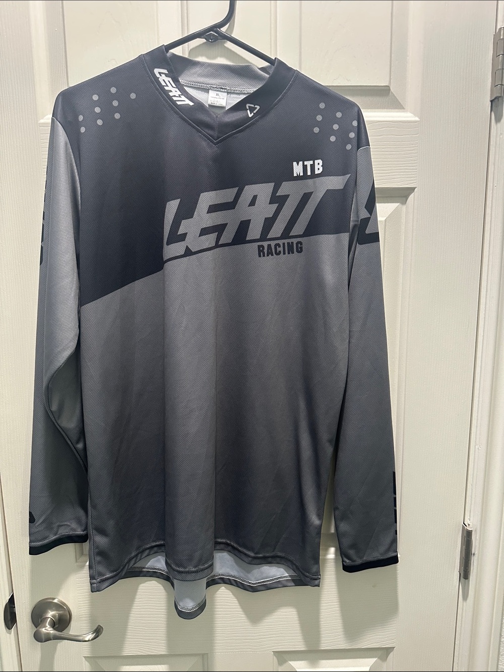 Leatt MTB Racing Men's Long-Sleeve Jersey - Gray and Black